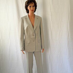 Travel Smith Light Taupe (wash and wear) 2-piece Pant Suit. Size 10. Classic/C